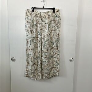 Leaf Print Wide-Leg 3/4 Length Pants